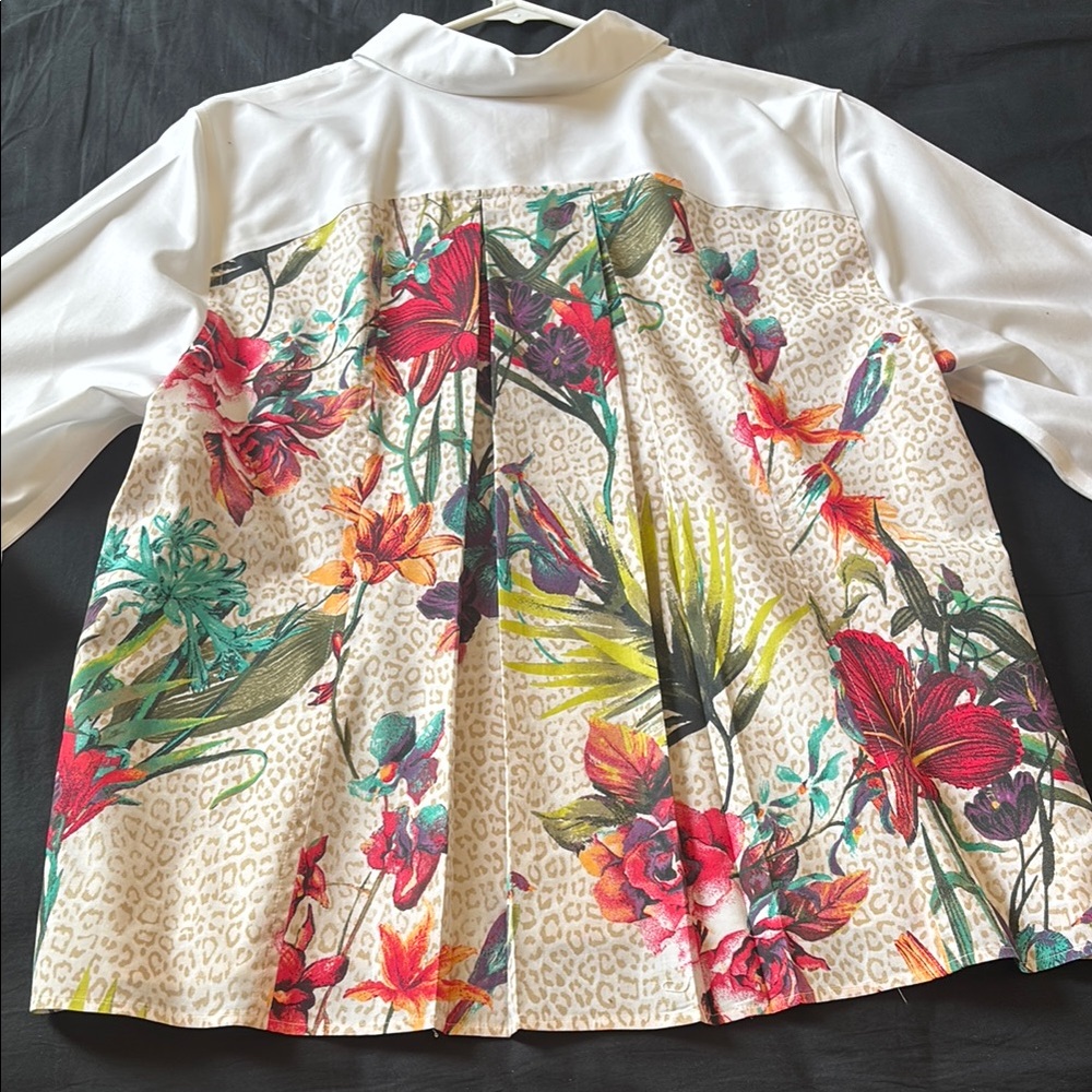 Chico’s Floral Pocket Women’s Shirt - White size 2 - Picture 6 of 8